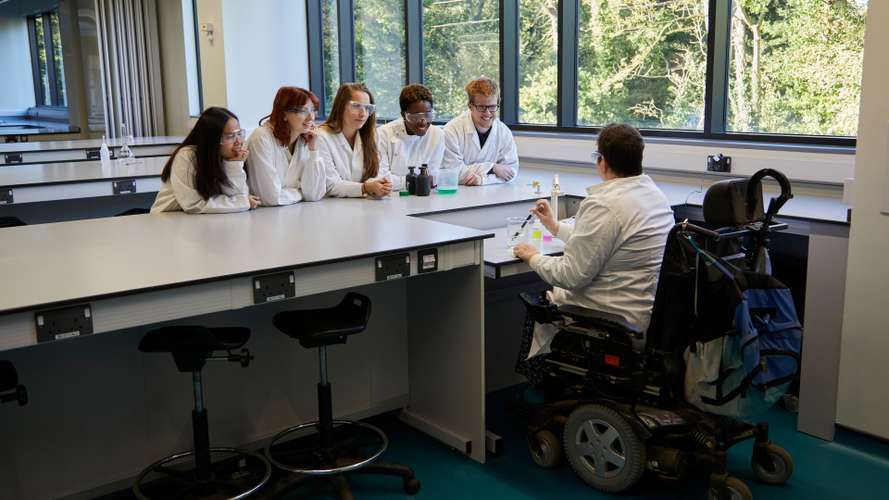 Dr Katherine Deane teaching science practical in the New Science Building