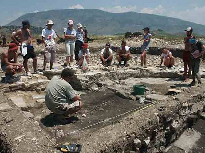 Training school - people studying ruins