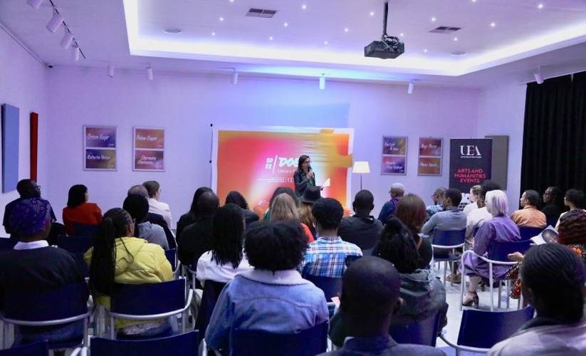 Jean McNeil presenting at the Doek Literary Festival 2022